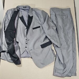 Elegant Gray Suit with Black Accents